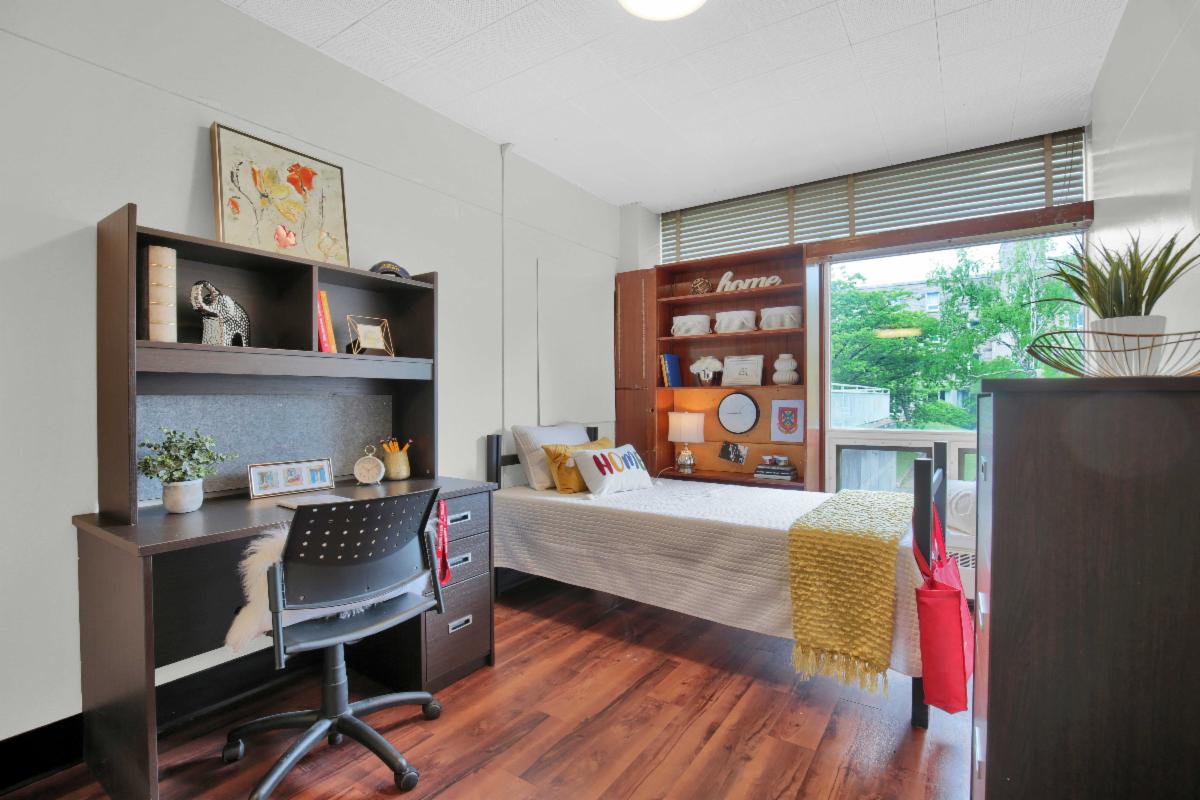 Gord Brock single room